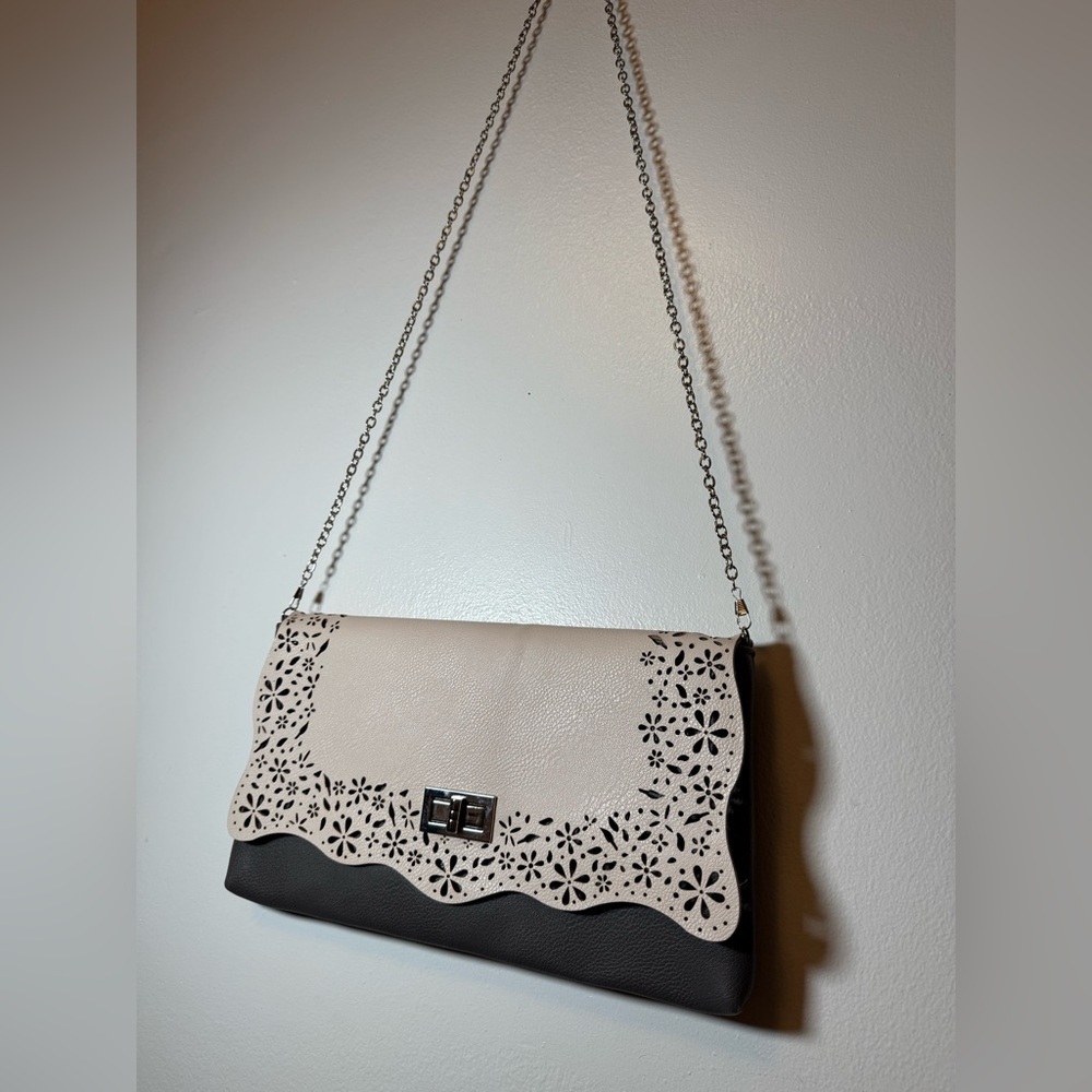 Kelly & Katie Elegant Black and Cream Women's Shoulder Bag